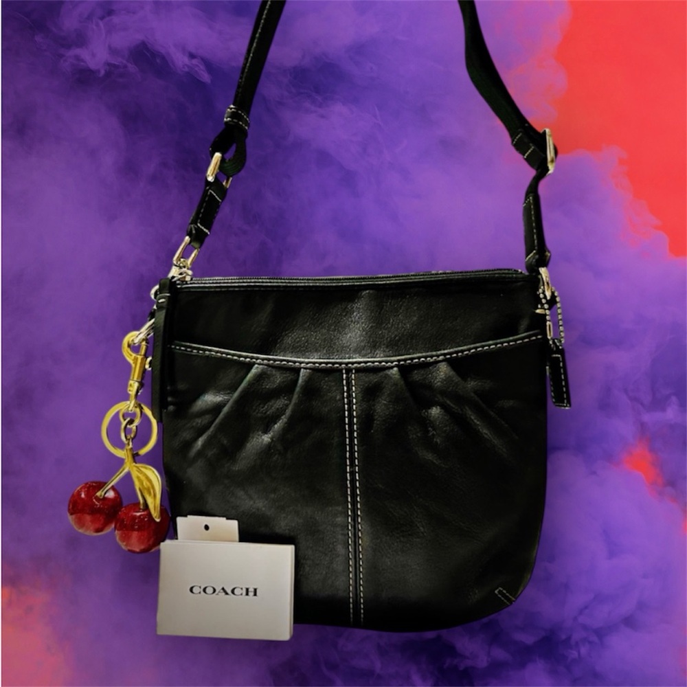 Vintage Coach soho shoulder bag Black soft Leather with red Cherry Charm - Picture 7 of 17